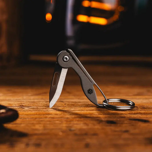 KeyUnity KK05 мини титаниев EDC нож за ключодържател в реална употреба