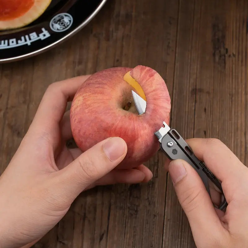 Титаниев мини нож KeyUnity KK09 с D2 острие - прецизно рязане на плодове