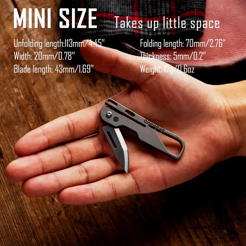 Мини размер на титаниевия EDC нож KeyUnity KK09 - компактен и лек